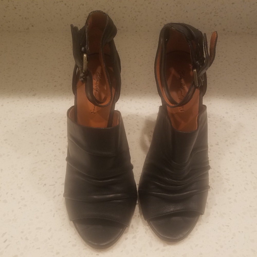 Elizabeth and James Olisa Sandal